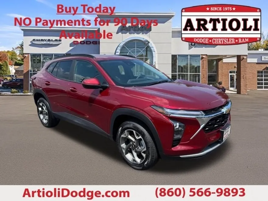 2025 Chevrolet Trax LT photo 1