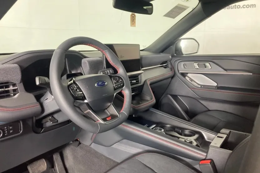 2025 Ford Explorer ST photo 1