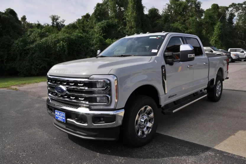 2026 Ford F-250 Lariat photo 1