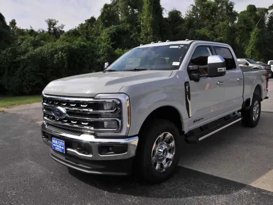 2026 Ford F-250 Lariat photo 1