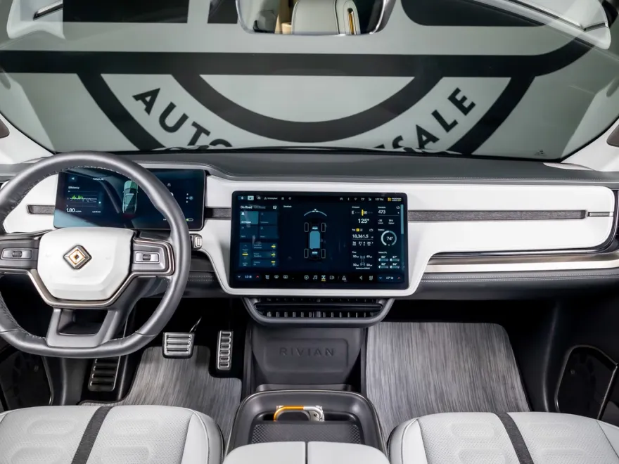 2023 Rivian R1S Adventure photo 2