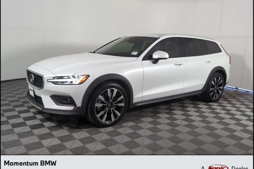 2022 Volvo V60 Cross Country T5 AWD photo 1