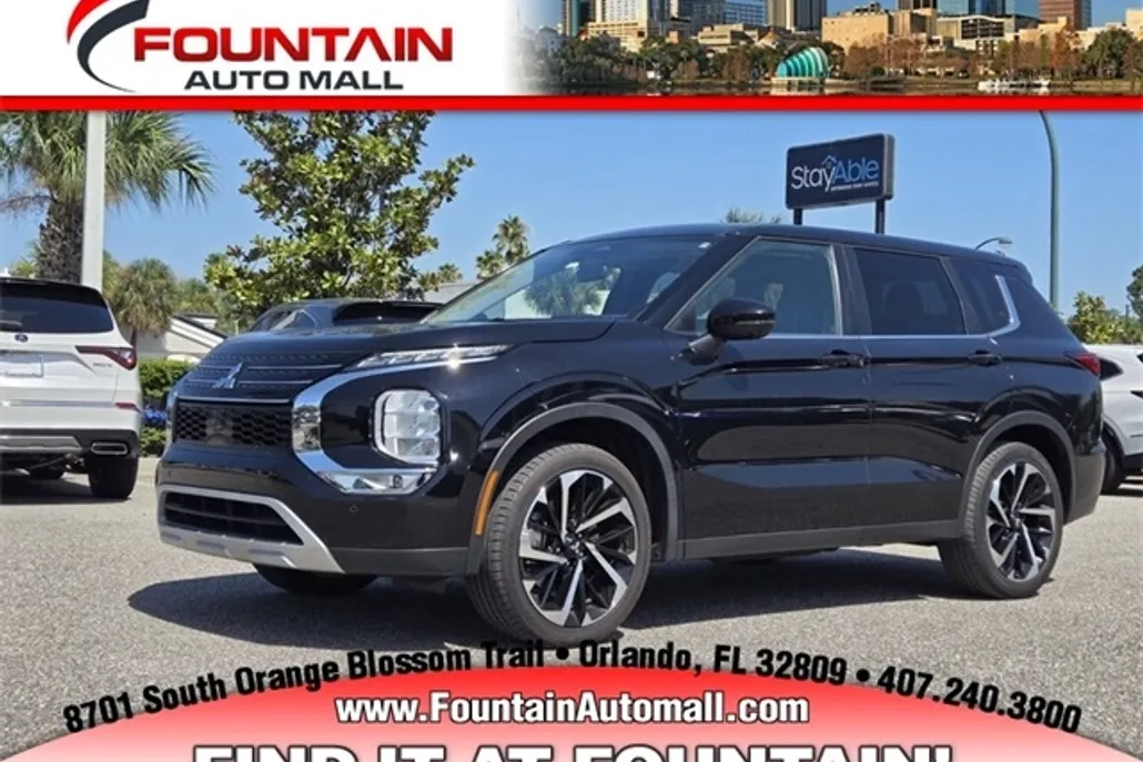 2022 Mitsubishi Outlander SE photo 1