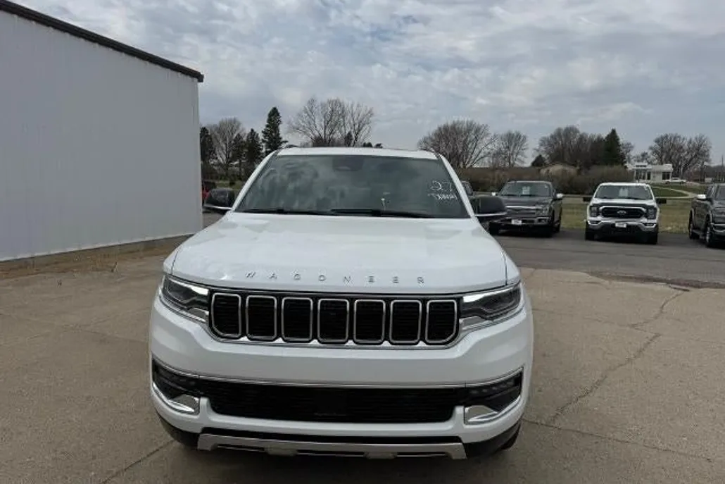 2025 Jeep Wagoneer L Series III photo 1