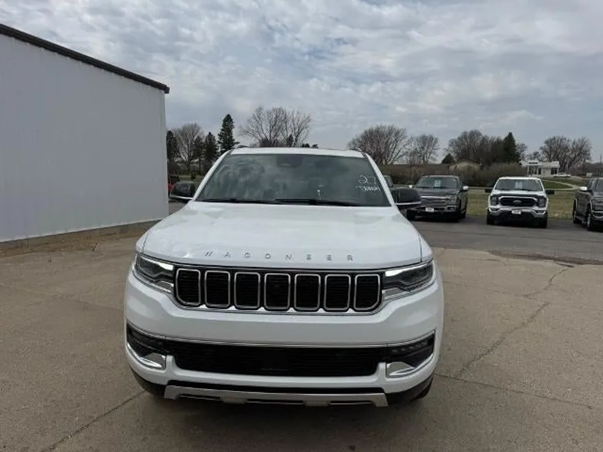 2025 Jeep Wagoneer L Series III photo 1