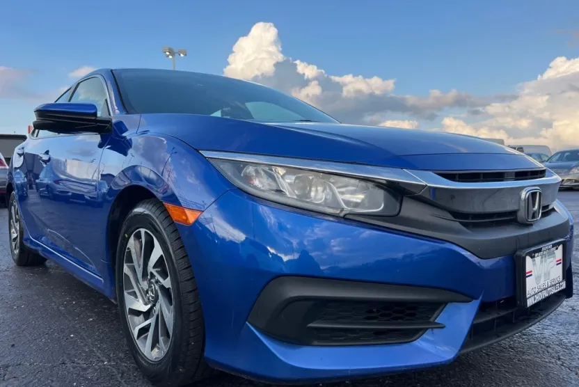 2018 Honda Civic EX photo 1