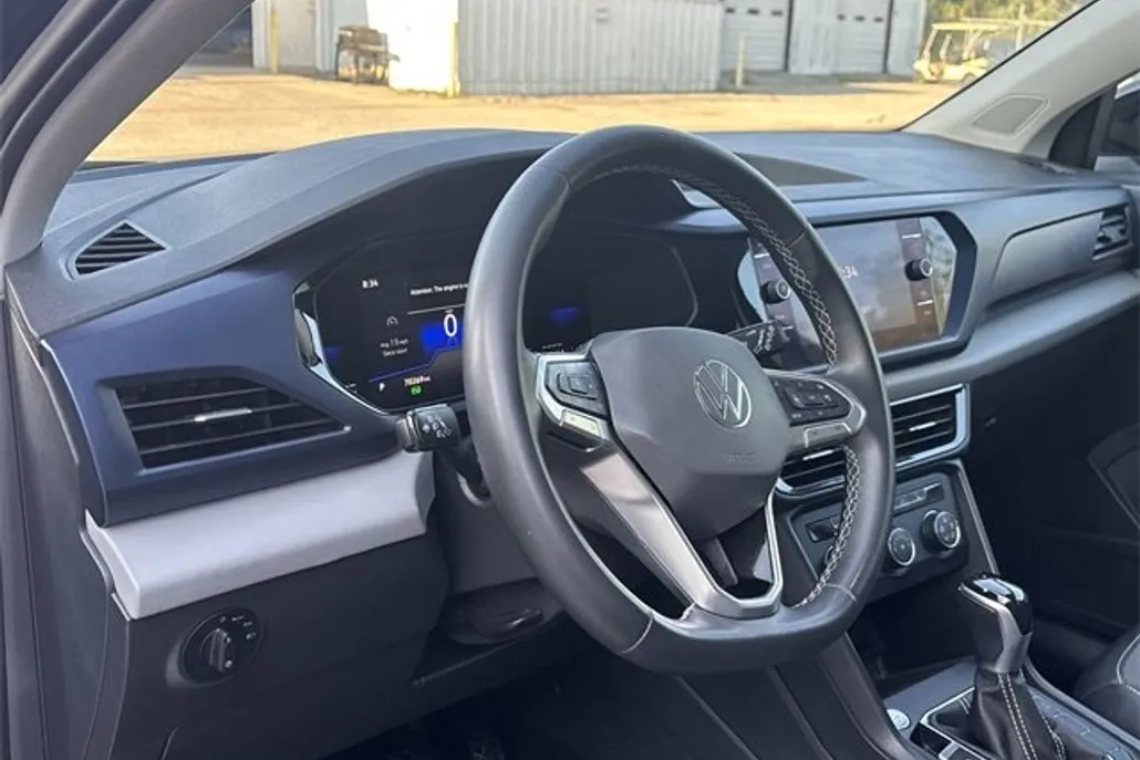 2022 Volkswagen Taos SE photo 1