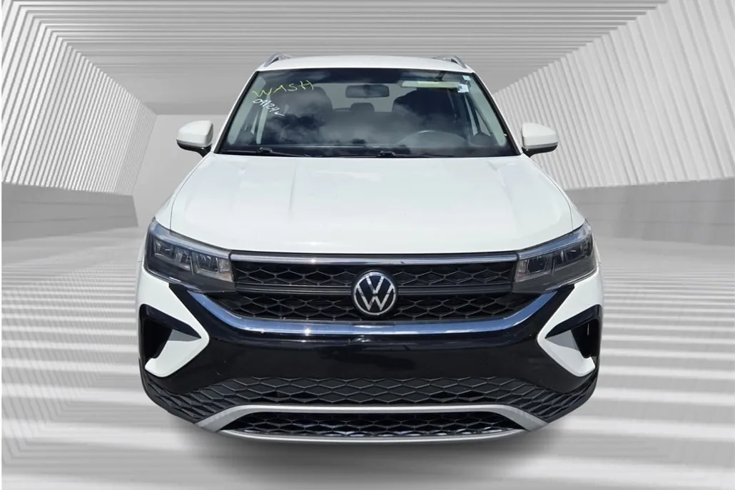 2022 Volkswagen Taos SE photo 1
