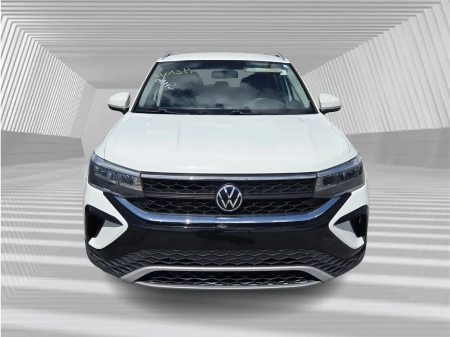 2022 Volkswagen Taos SE photo 1