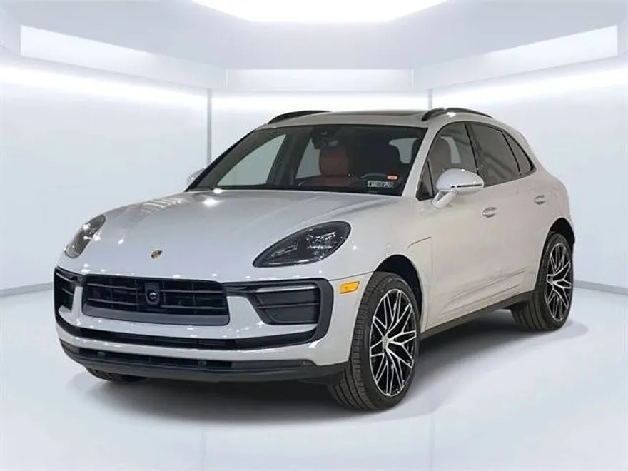 2025 Porsche Macan T photo 1