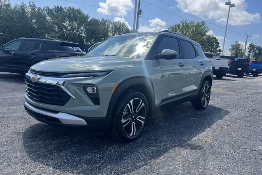 2025 Chevrolet Trailblazer LT photo 1