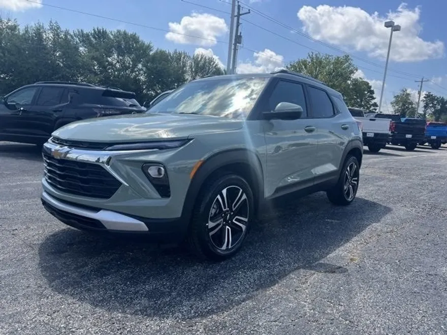 2025 Chevrolet Trailblazer LT photo 1