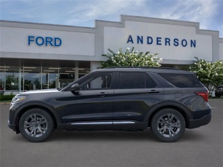 2025 Ford Explorer photo 1