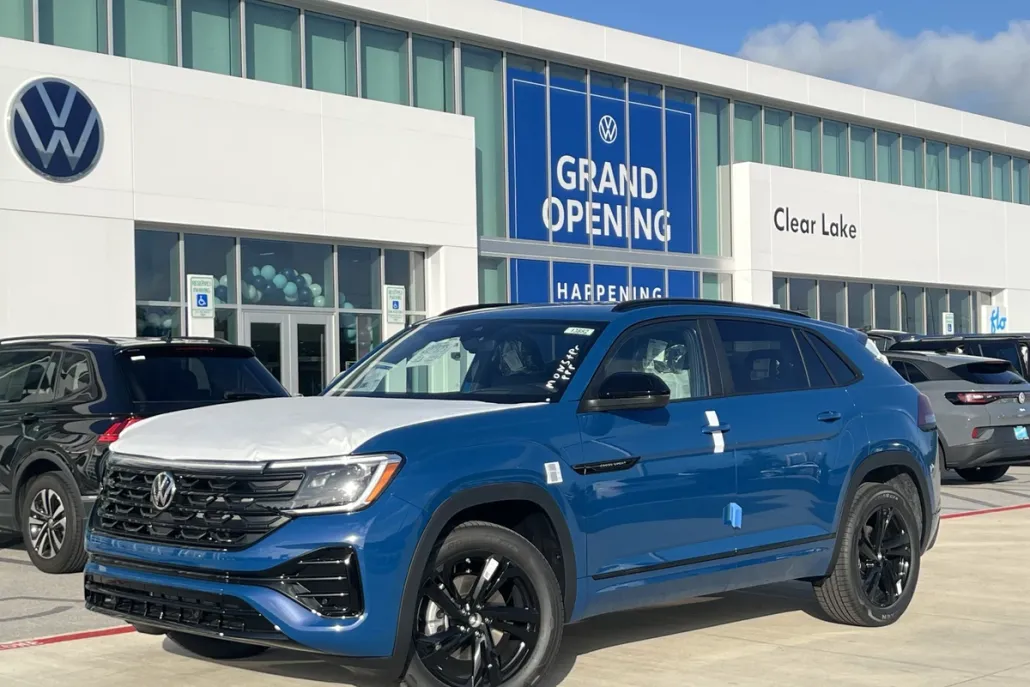 2025 Volkswagen Atlas Cross Sport SEL R-Line photo 1