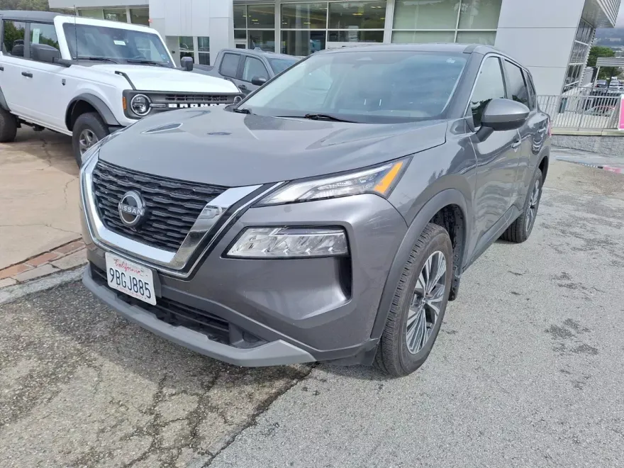 2022 Nissan Rogue SV photo 1
