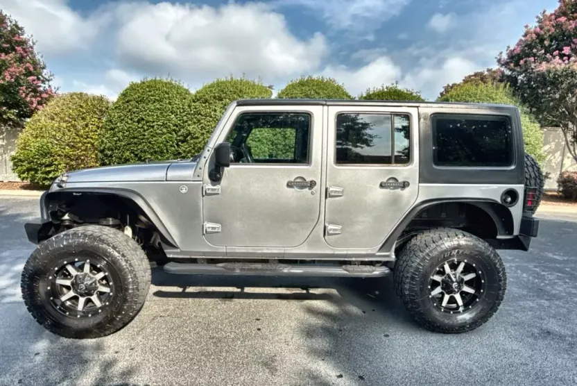 2017 Jeep Wrangler Unlimited Sport photo 1