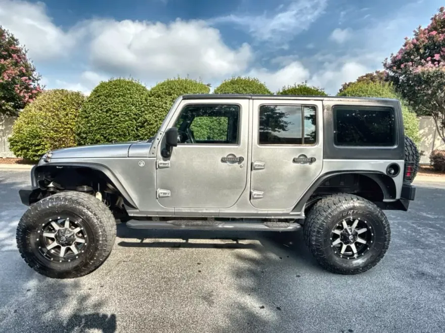 2017 Jeep Wrangler Unlimited Sport photo 1