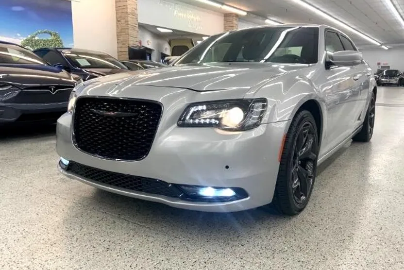 2021 Chrysler 300 photo 1