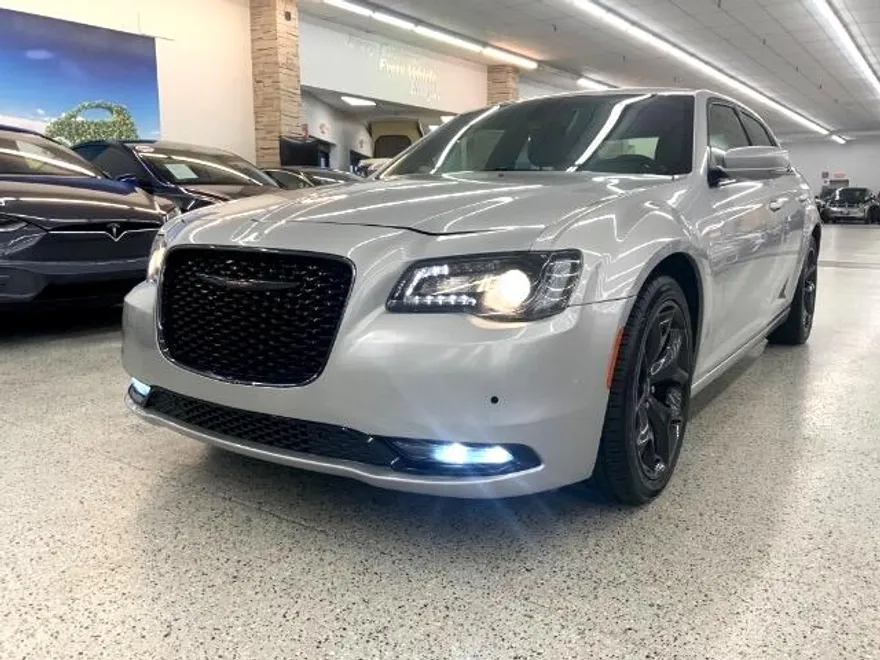 2021 Chrysler 300 photo 1