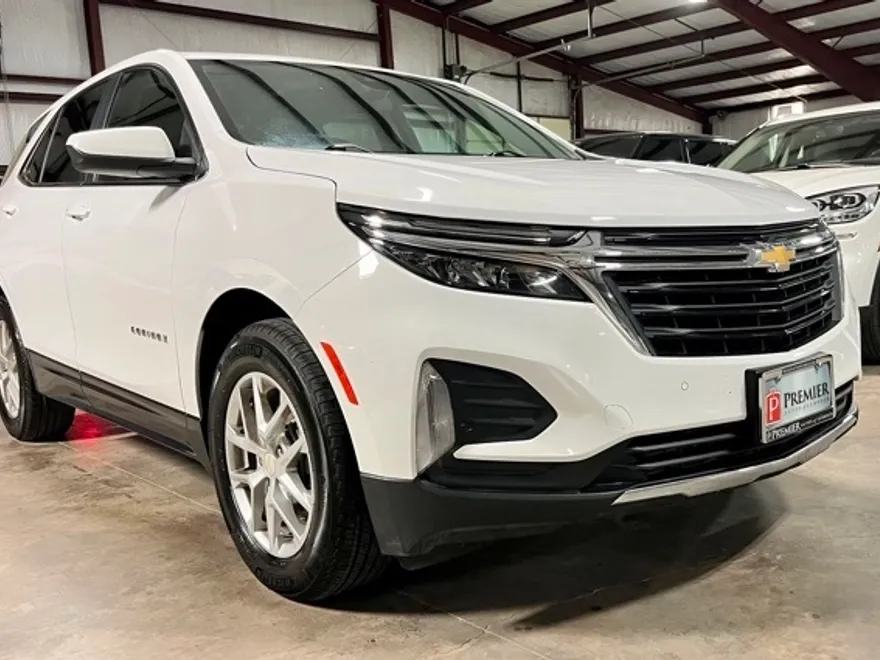 2022 Chevrolet Equinox LT photo 1
