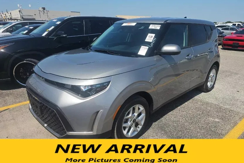 2023 Kia Soul LX photo 1