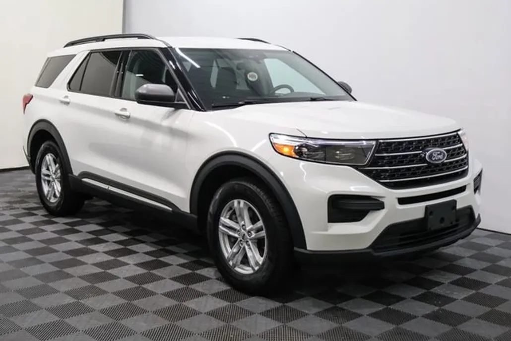 2021 Ford Explorer XLT photo 1