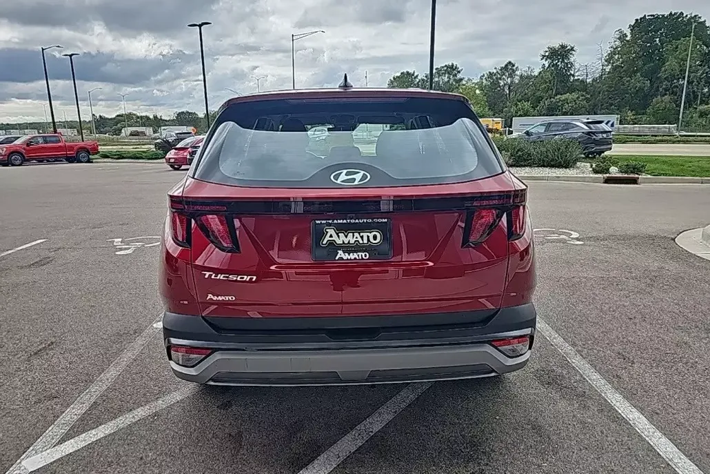 2025 Hyundai Tucson SE photo 1