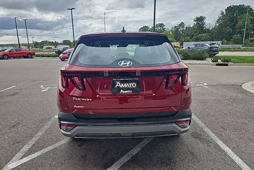 2025 Hyundai Tucson SE photo 1