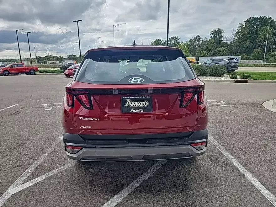 2025 Hyundai Tucson SE photo 1