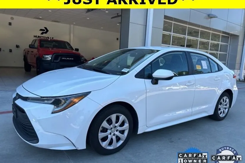 2024 Toyota Corolla LE photo 1