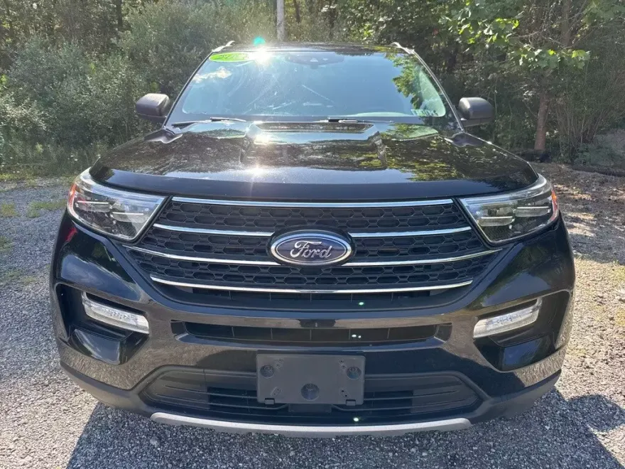 2023 Ford Explorer XLT photo 1