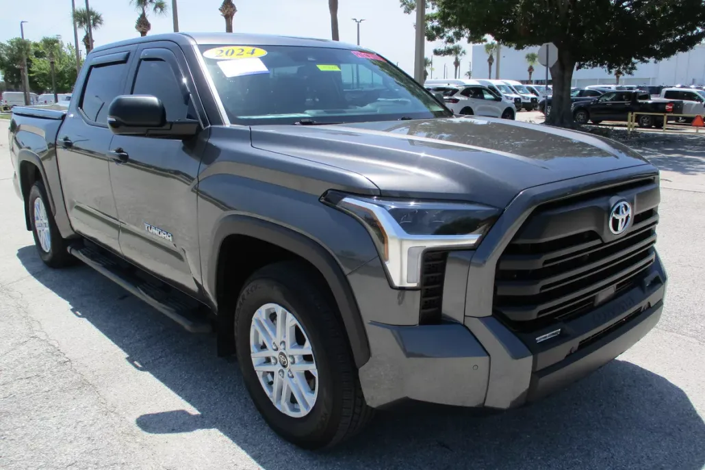 2024 Toyota Tundra SR5 photo 1