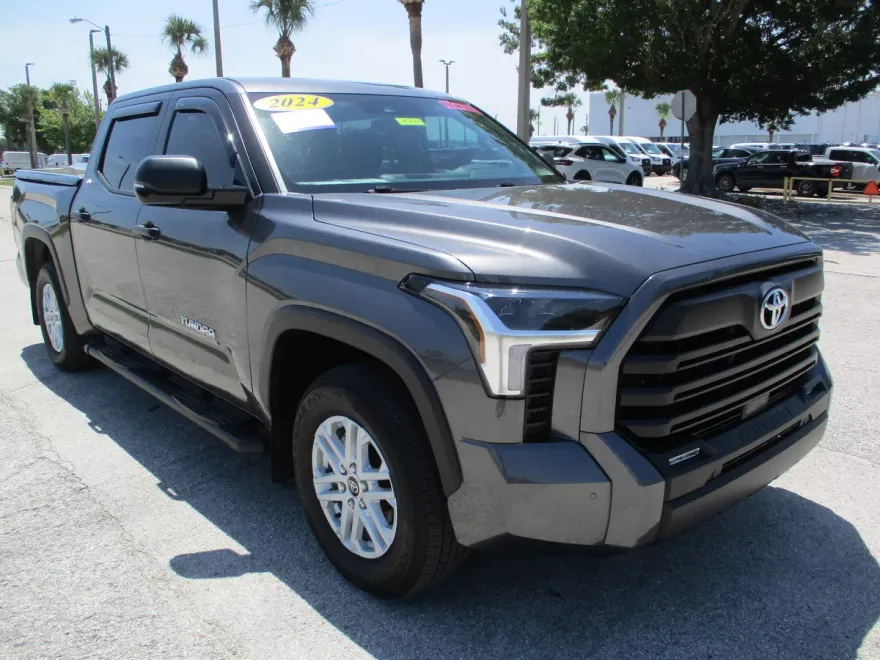 2024 Toyota Tundra SR5 photo 1