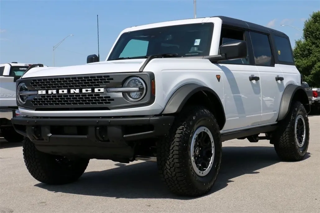 2025 Ford Bronco Badlands photo 1