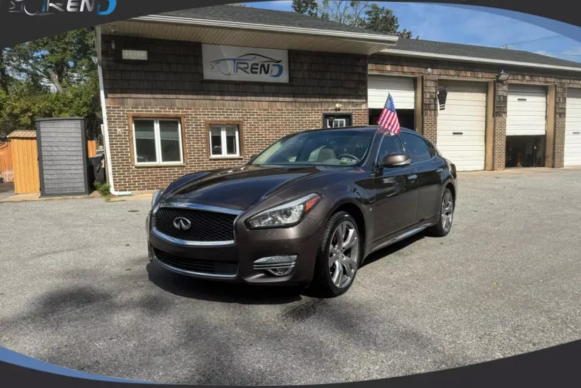 2016 Infiniti Q70 3.7 photo 1