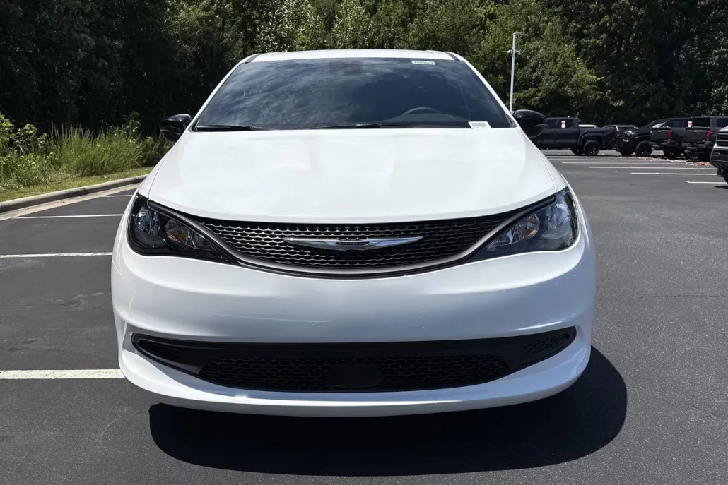 2026 Chrysler Voyager LX photo 1
