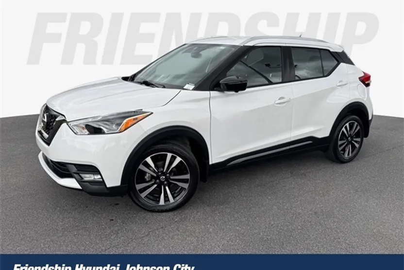 2020 Nissan Kicks SR photo 1
