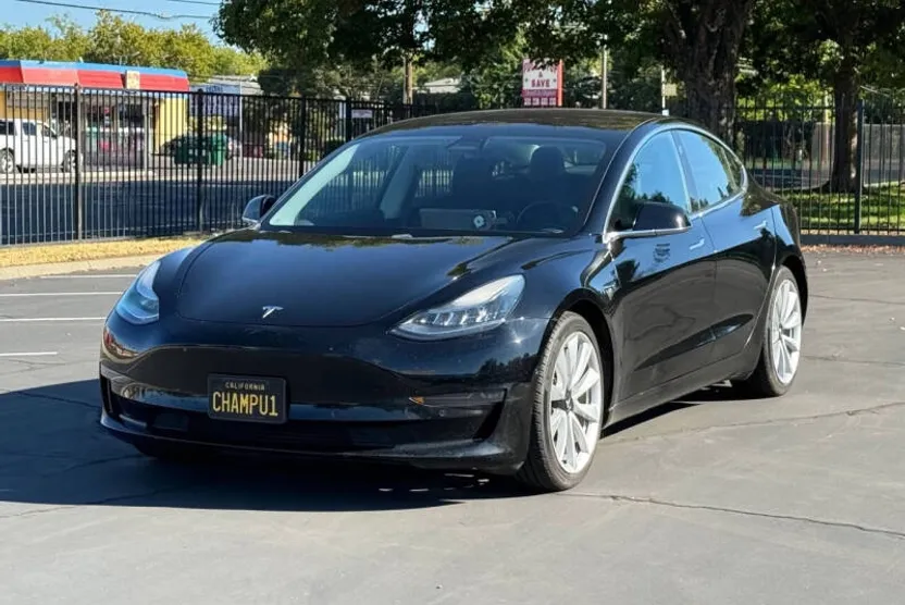 2018 Tesla Model 3 Long Range photo 1