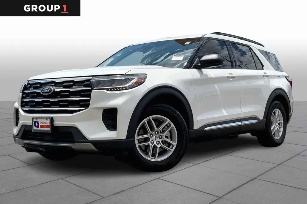 2025 Ford Explorer photo 1
