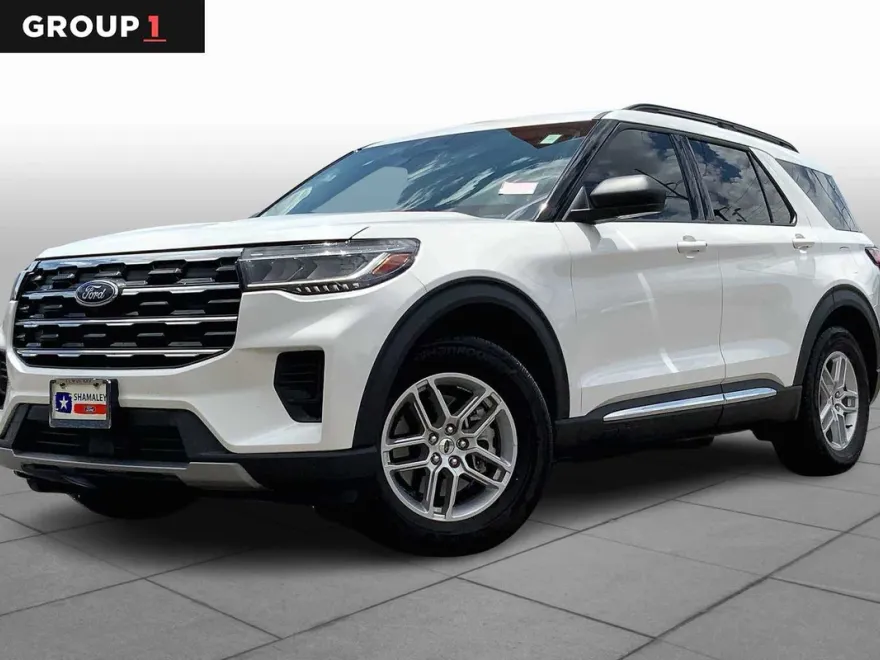 2025 Ford Explorer photo 1