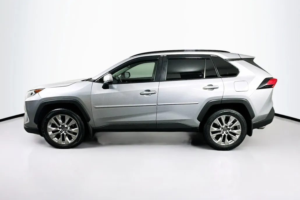 2019 Toyota RAV4 XLE Premium photo 1