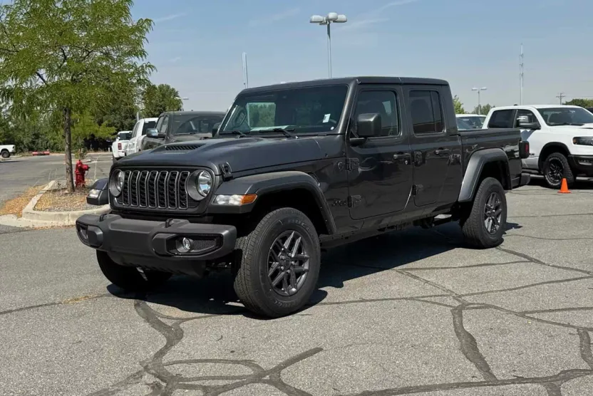 2025 Jeep Gladiator Sport S photo 1
