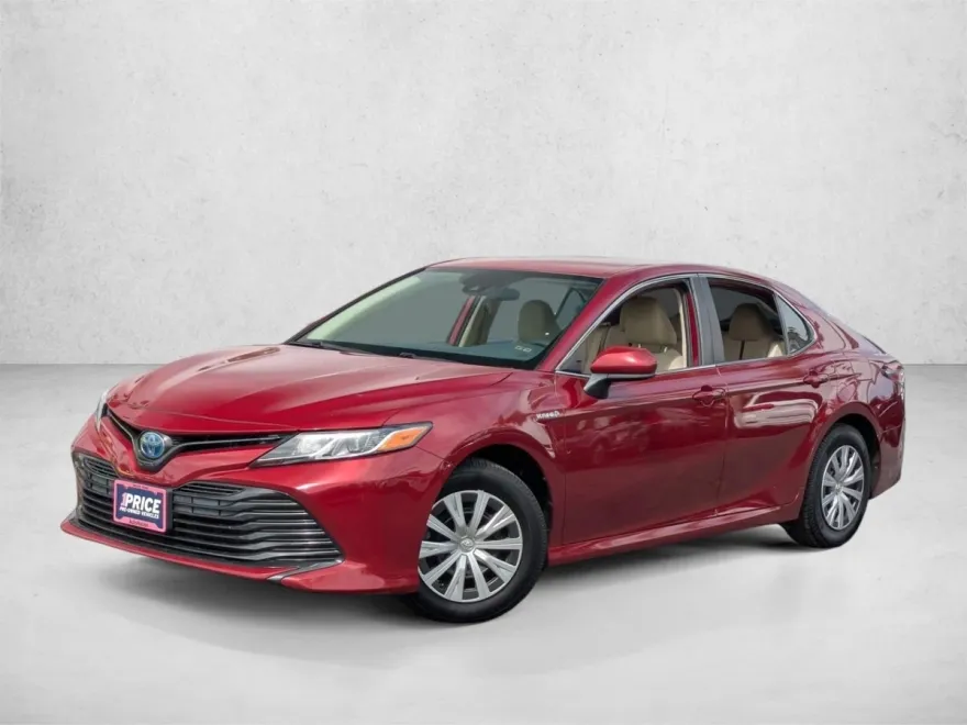 2020 Toyota Camry Hybrid LE photo 1
