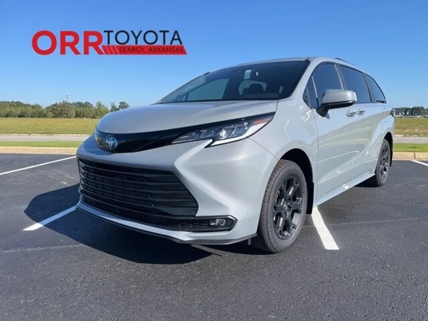 2025 Toyota Sienna Woodland Edition photo 1
