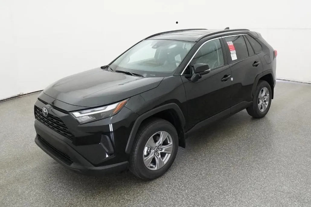 2025 Toyota RAV4 XLE photo 1