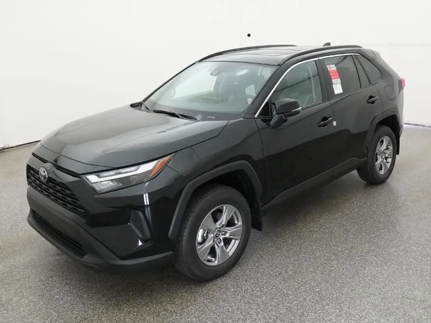 2025 Toyota RAV4 XLE photo 1