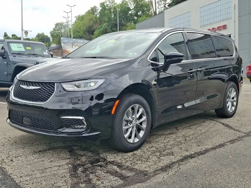 2026 Chrysler Pacifica photo 1