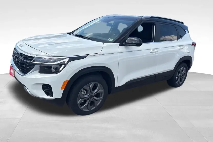 2024 Kia Seltos SX photo 1