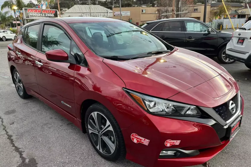 2018 Nissan Leaf SV photo 1