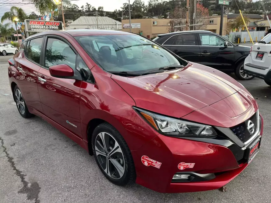 2018 Nissan Leaf SV photo 1